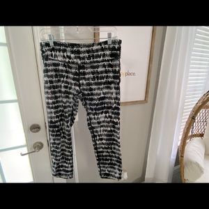 Black & White Nike Yoga Pants